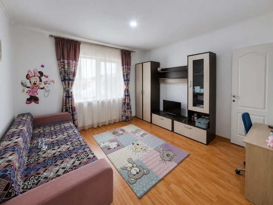 Vand apartament decomandat