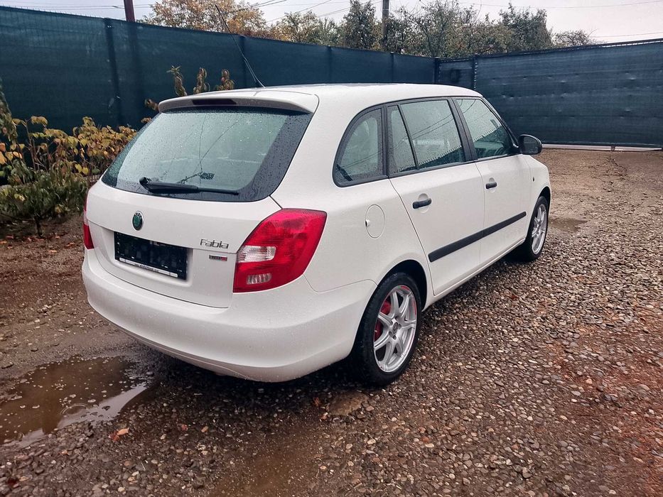 Skoda Fabia 1,2 benzina ,an 2011 , euro 5 , Si un break 1,2 an 2011
