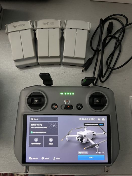 Drona dji mini 4 pro fly more combo