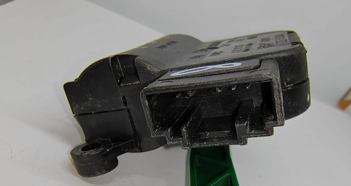 Motoras clapeta aeroterma  Bosch 0132801303 Audi A4 B6