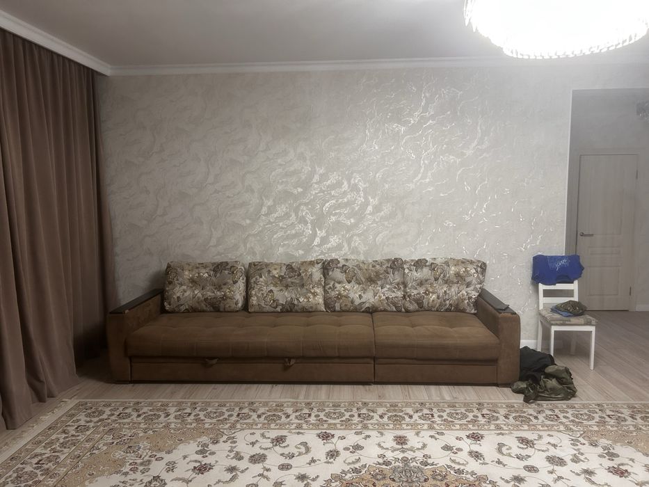 Диван для гостиной, ковёрь