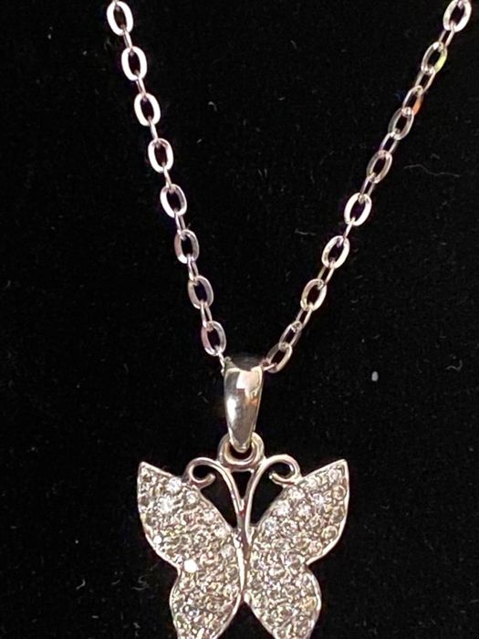 Продам золотую цепь с кулоном.