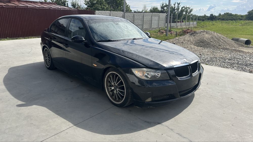 Dezmembrez bmw 320i e90