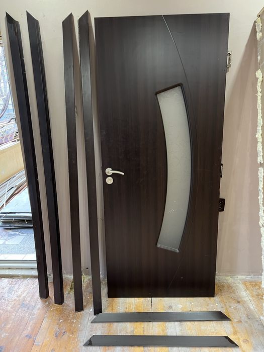 Интериорна врата с первази и каса