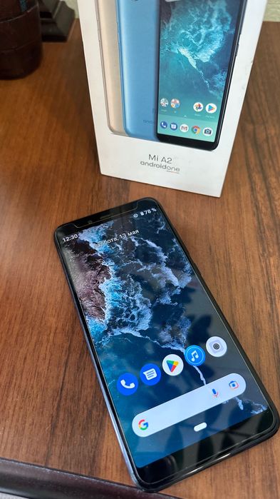 Телефон Mi в хорошем состоянии