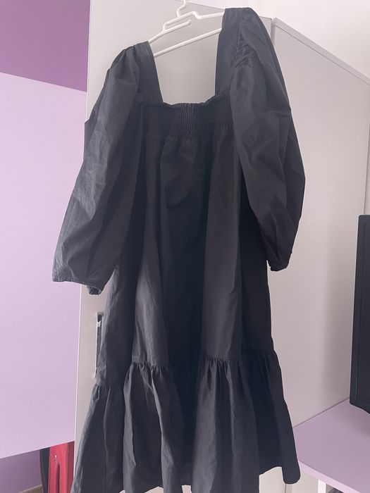 Черна рокля H&M