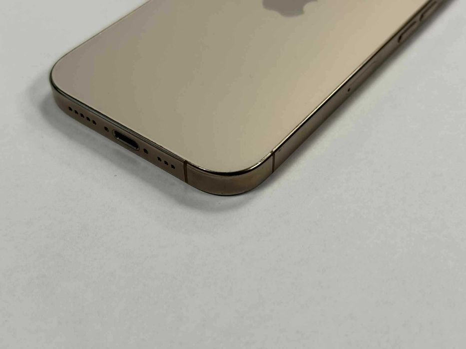 Продавам Iphone 16 Pro 256gb