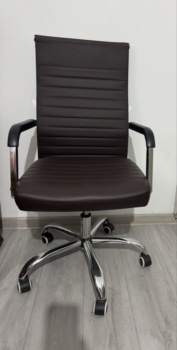 Scaun de birou reglabil pe inaltime