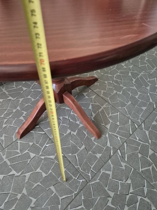 Малка маса с един крак