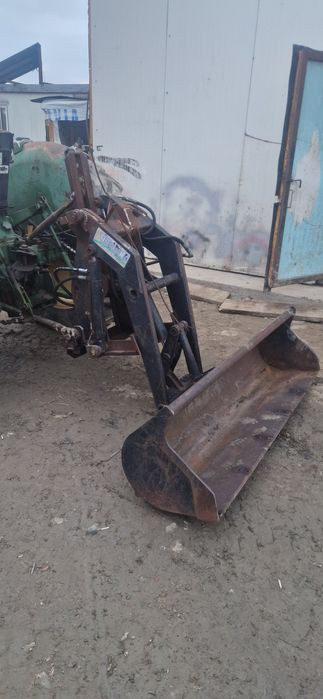 Încărcător in tiranti cu cupa