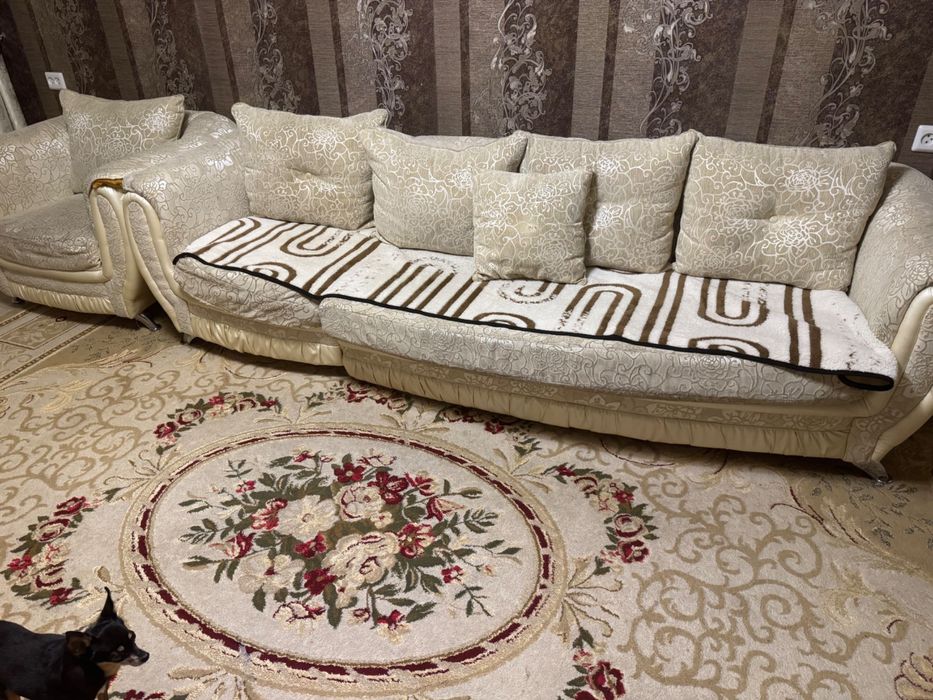 Диван дешево продам