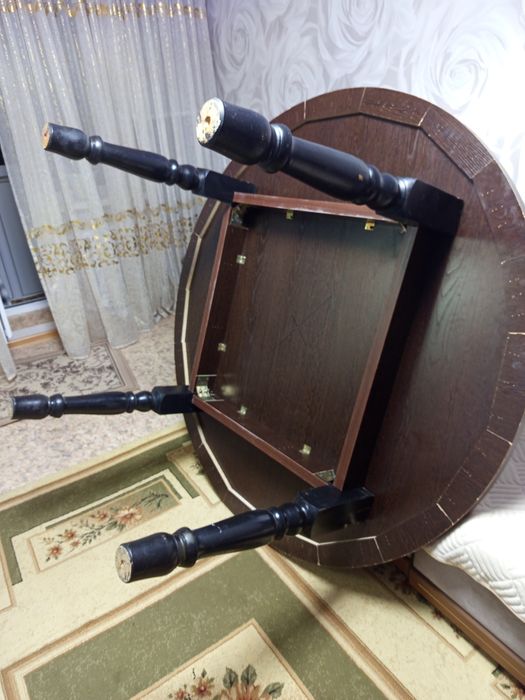 Кухонный стол , диаметр 1,5