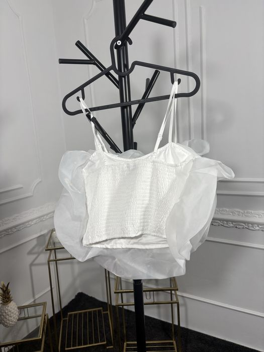 Бял топ с роза , нов