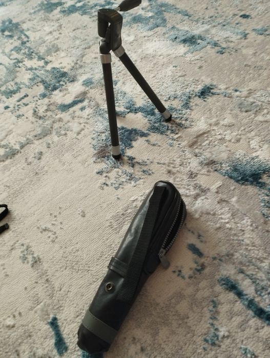 Продается оригинальный штатив