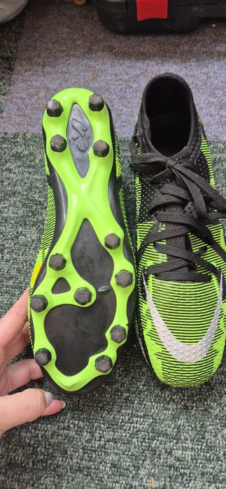 Футбольные бутсы