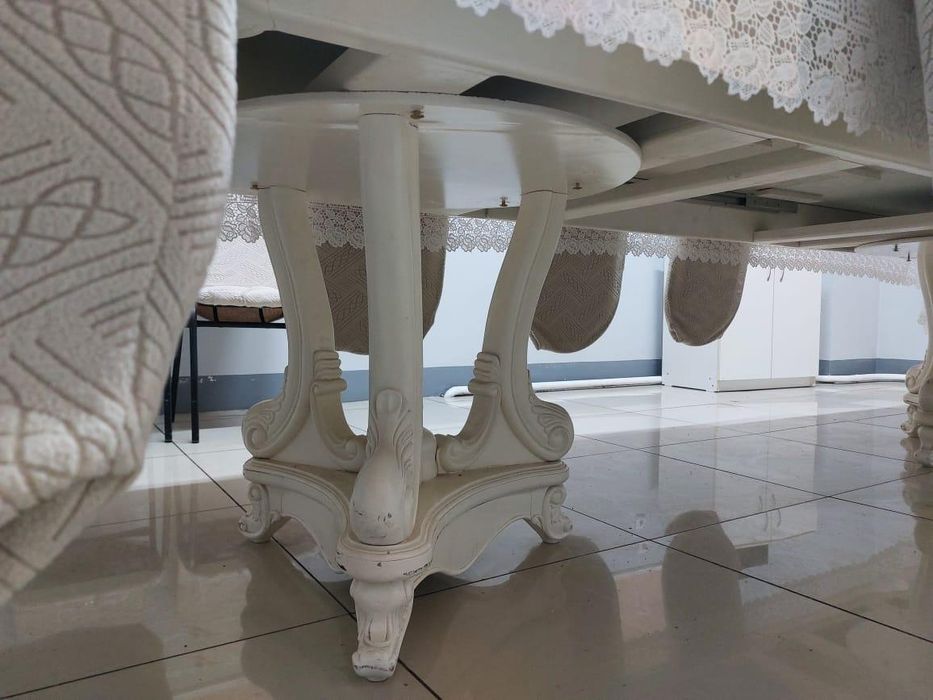 Стол в гостинную