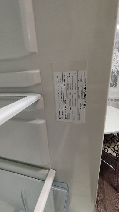 Холодильник Indesit