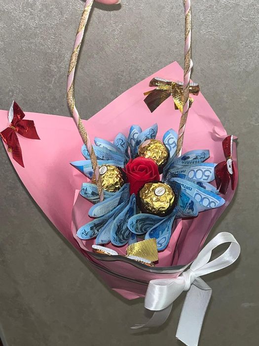 Денежный и сладкий букет