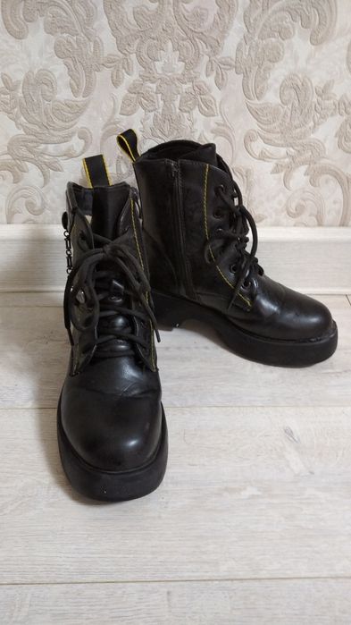 Продам детские сапожки