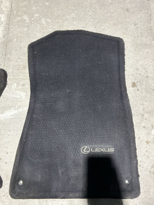 продаю коврики lexus gs300