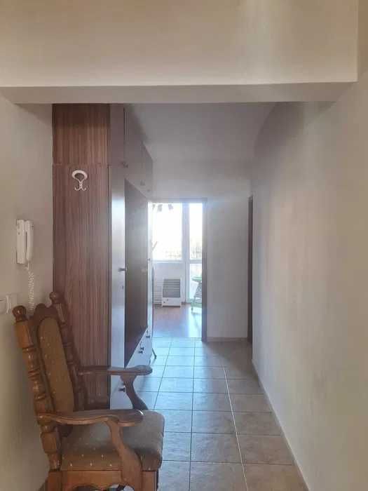 Отдавам под наем тристаен апартамент Колхозен пазар гр. Варна