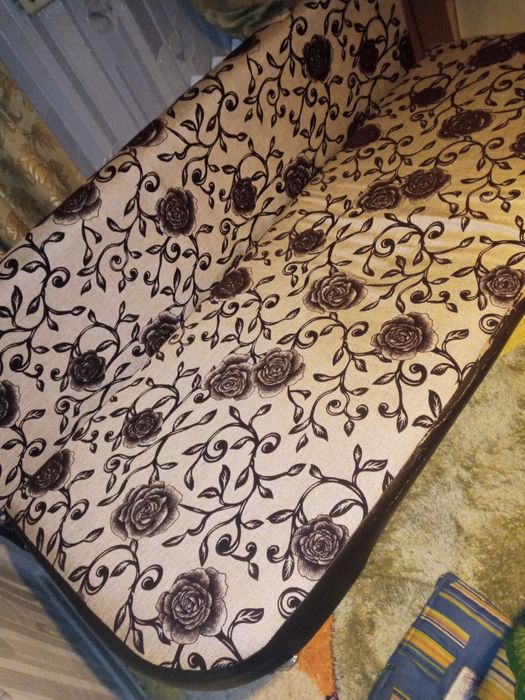 Диван в хорошем состоянии