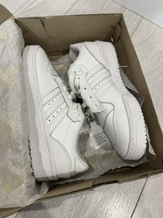 Кроссовки Adidas