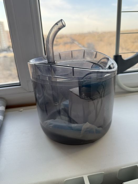 Продам автопоилку для кошек , фонтан