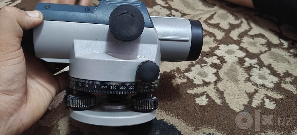 профессиональный оптический нивелир Bosch GOL 26 D Professional.