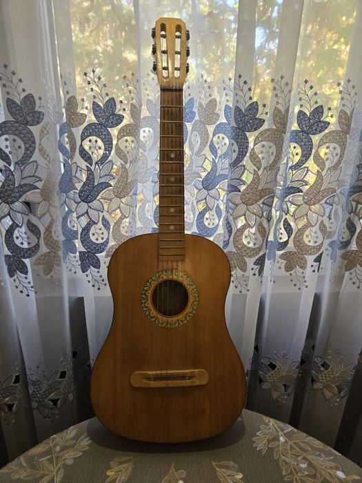 Электрогитара и акустическая