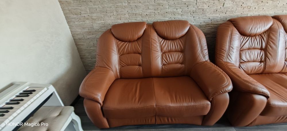 Vând Canapele piele și fotoliu 3.2.1