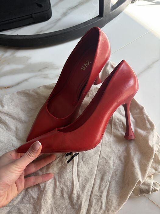 Обувки на висок ток Zara, червени, изключително удобни