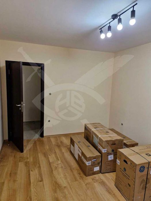 Дава се под наем Тристаен апартамент в Варна, Окръжна болница - 80 кв.м за 847.62 € - Снимка #1