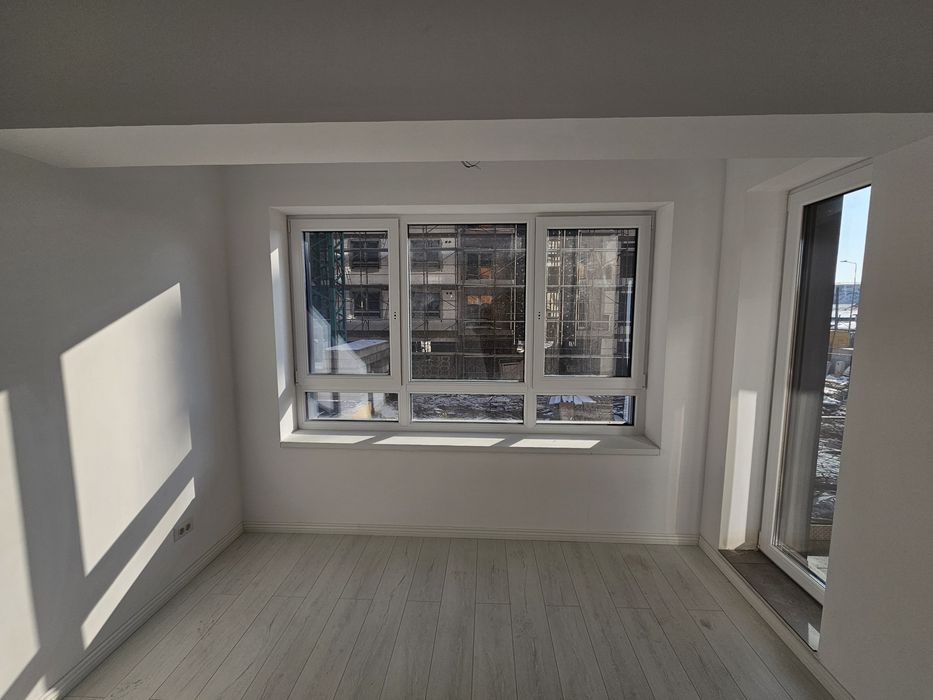 Apartament 2 camere, decomandat, etaj 1, Apărătorii Patriei