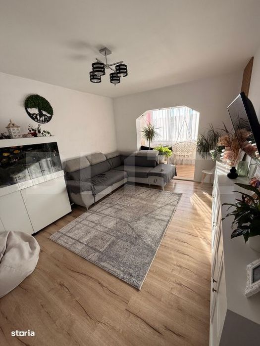 Apartament cu 3 camere, 71 mp, renovat complet, zona Tractorul — fotografia 1