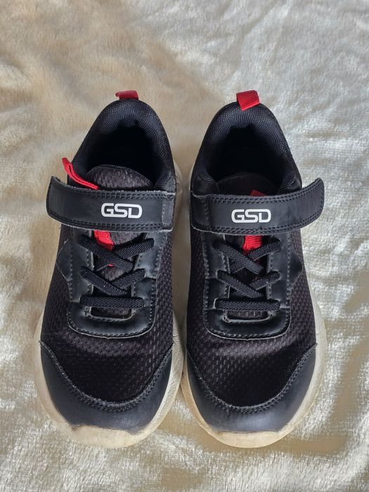 Продам обувь на девочку 32-33