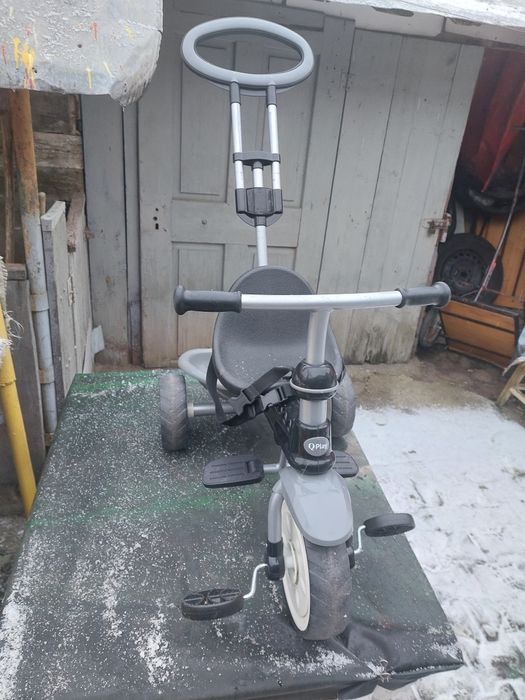 Vând tricicleta de copii