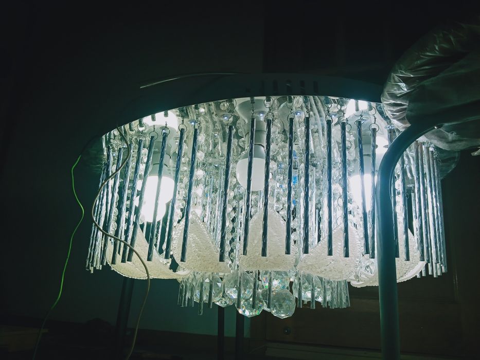 Люстра  потолочная  и  другое.