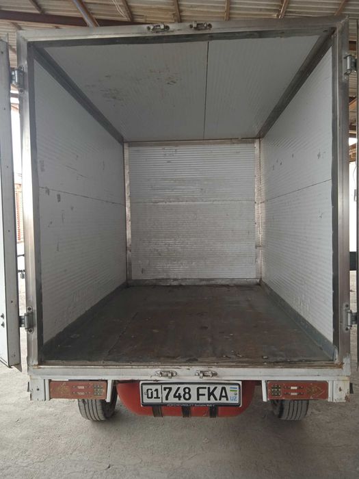 Xитойда ишлаб чикарилган Faw - T80 автомашинаси сотилади .