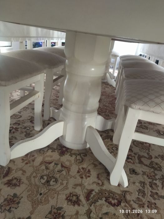 Стол со стульями