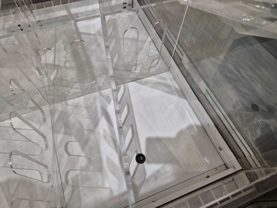 Фризер за сладолед JBG 2 , минусова витрина за замразени храни