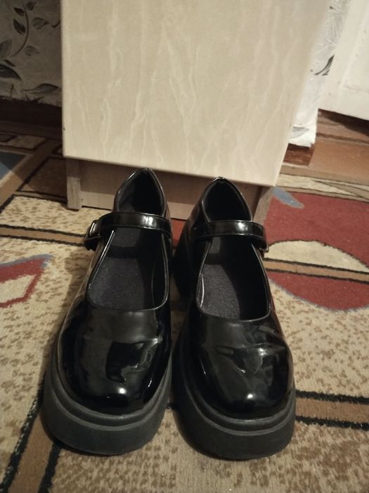 Продам туфли новые