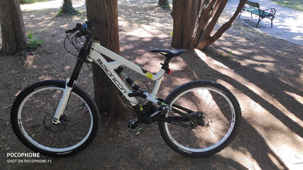 Vând Bicicleta DH Full suspension Bionicon