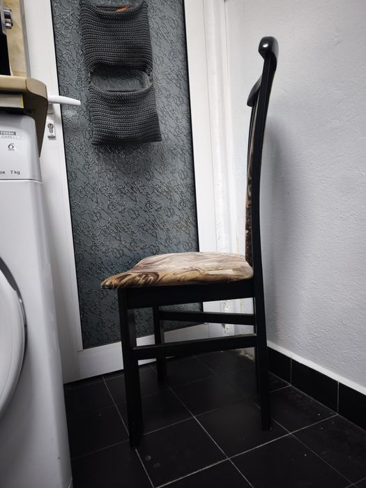 4  броя  трапезарни столове с висока облегалка