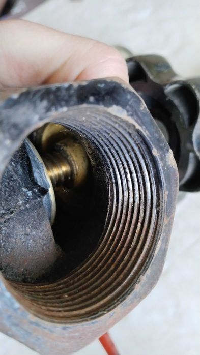 Кранове за вода спирателни и манометри