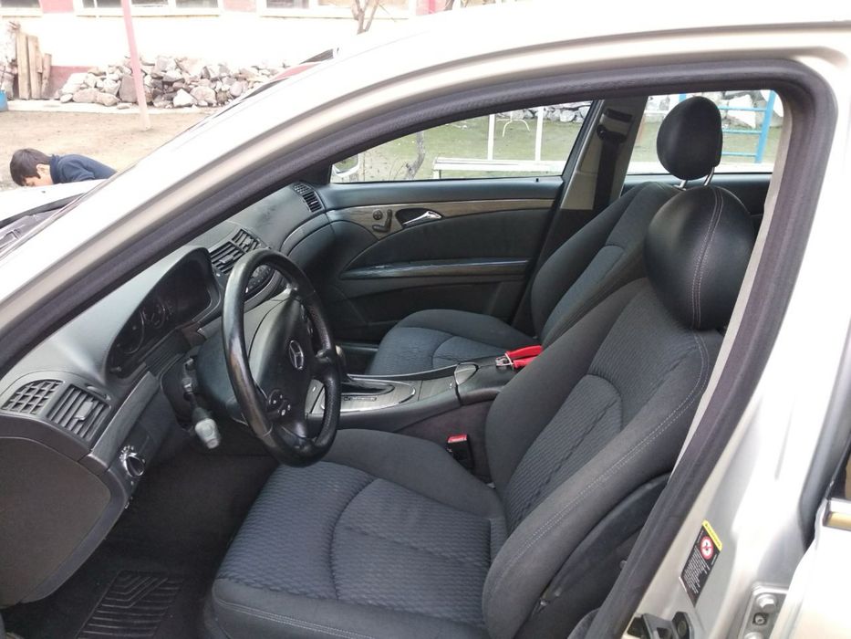 Продаю свою машину Mercedes-Benz W211