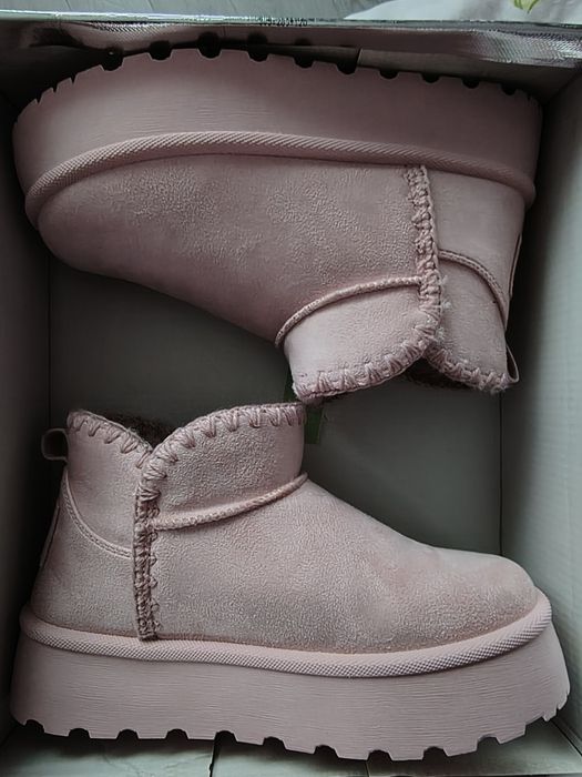 Vand UGG dama de culoare roz