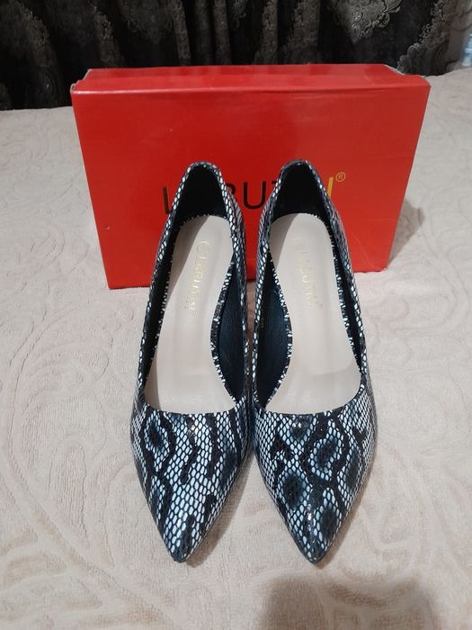 Туфли лабутин почти новые