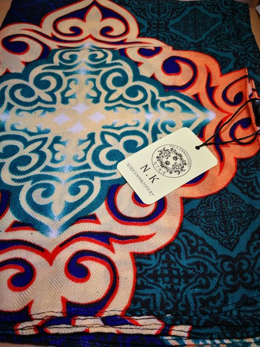 Платок с национальным орнаментом