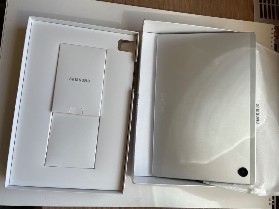 таблет SAMSUNG GALAXY TAB A8 нов, с включена кутия, калъф и клавиатура